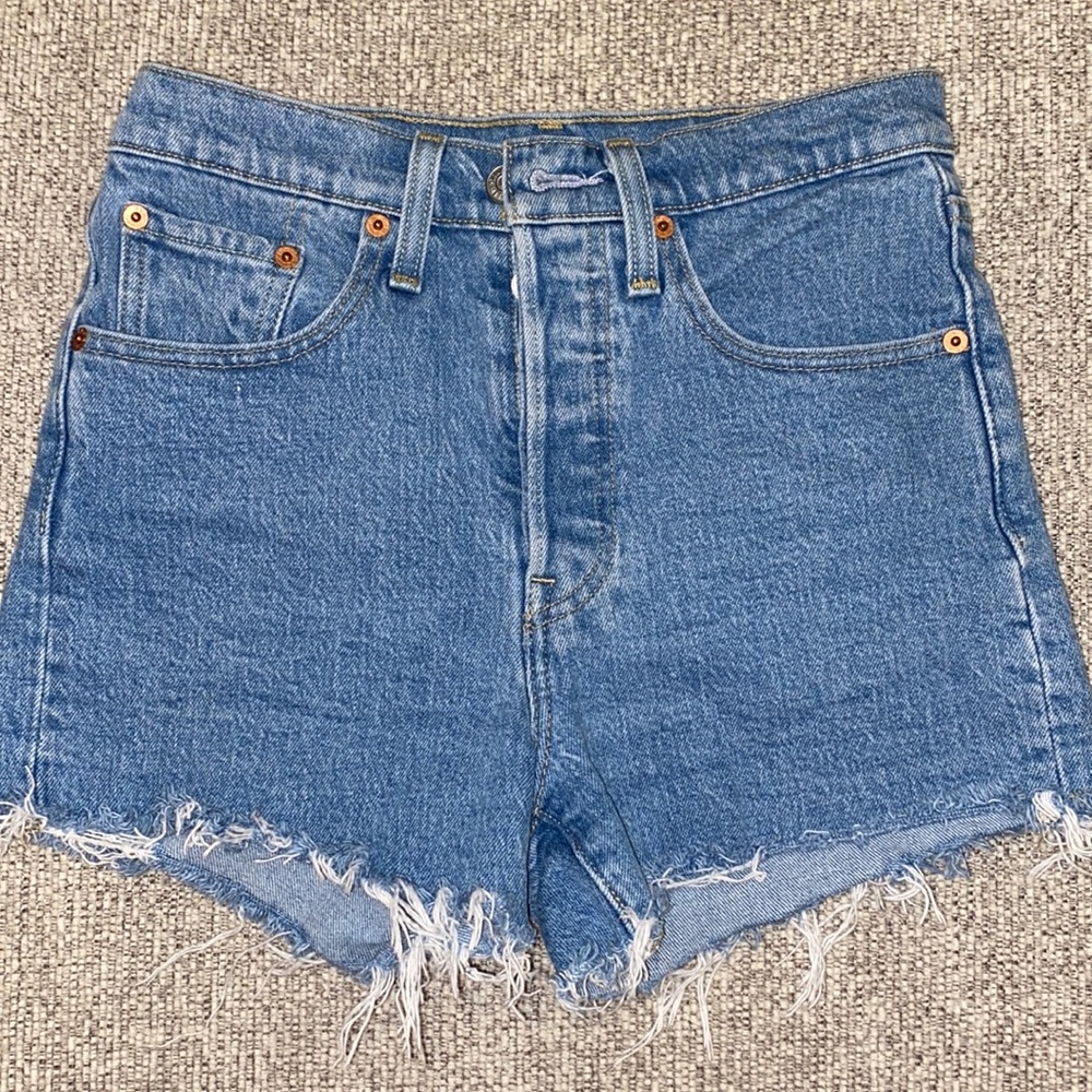 Levi’s - 501 high waisted shorts